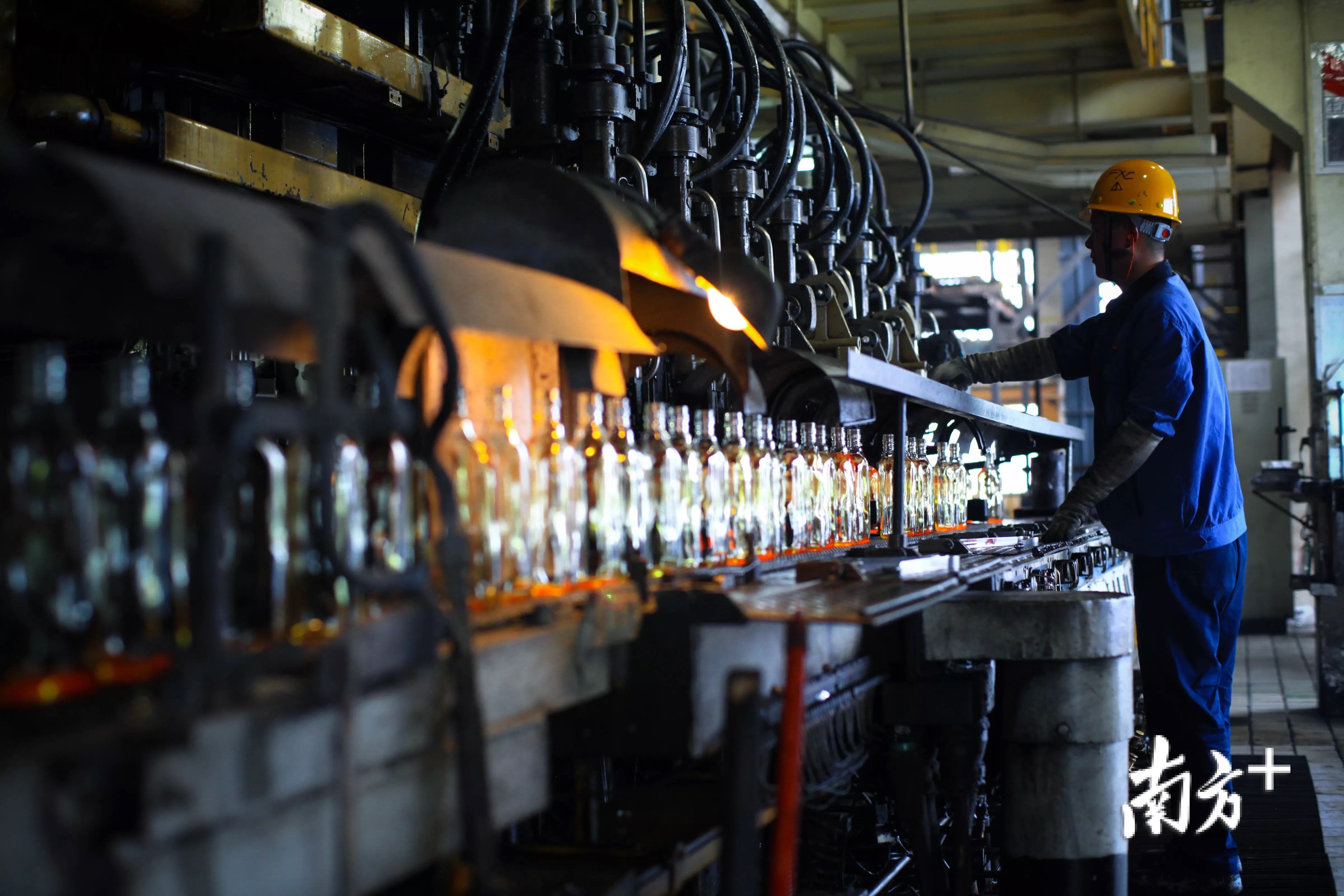 华兴玻璃牵手西门子，打造工业4.0智能工厂样板。企业供图