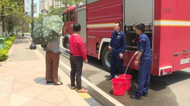 太暖心了 小区停水 河源 蓝朋友 开消防车送水上门 南方plus 南方