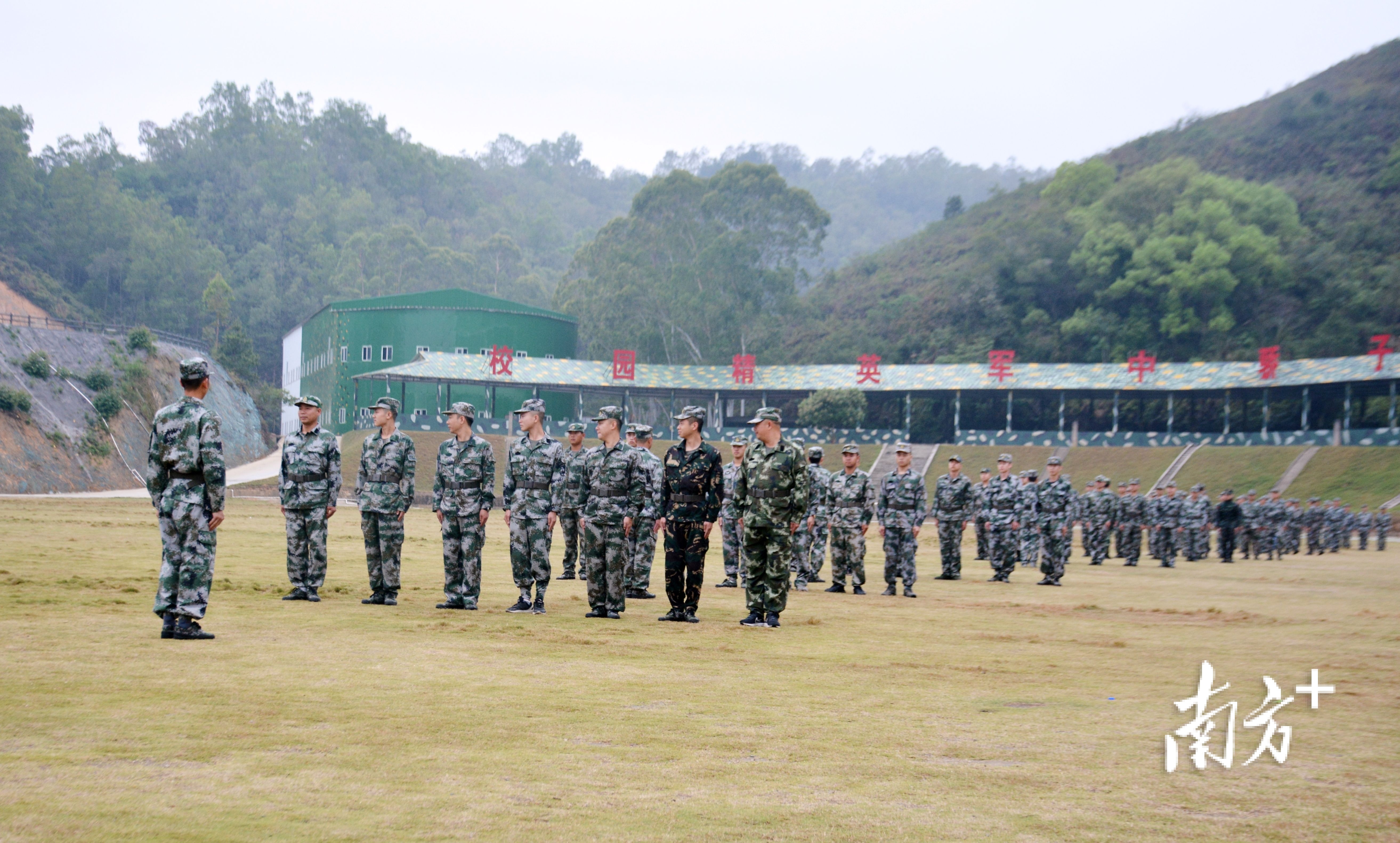 据介绍,此次集训以《民兵军事训练大纲》为指导,着眼军分区,人武部