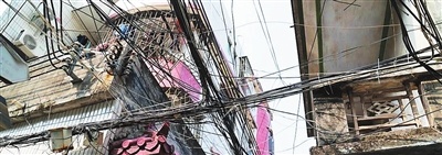 珠海个别区域的“三线”乱如“蜘蛛网”。（资料图片） 珠江晚报记者 曾遥 摄