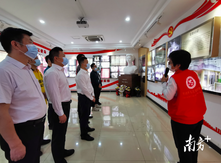 区快递物流业党委委员参观陈铁军纪念馆