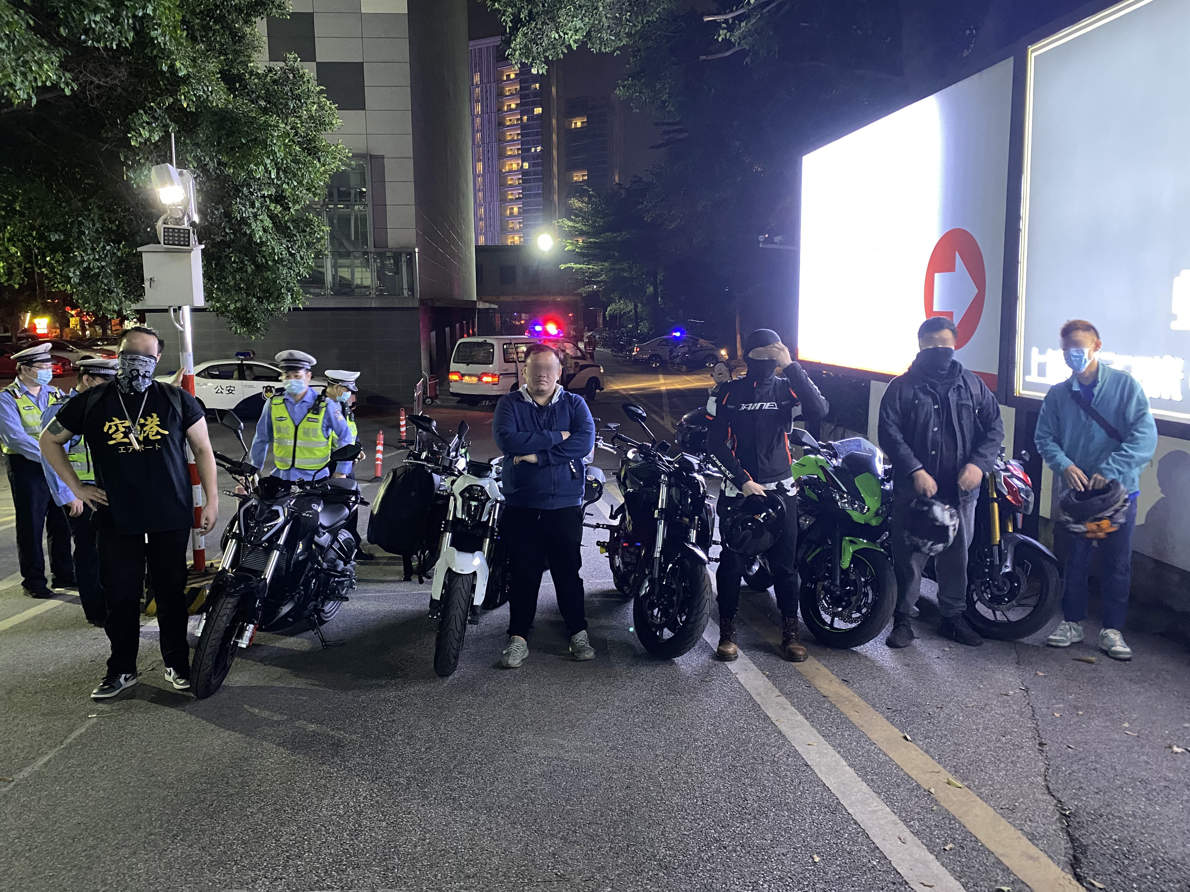 民警查获违法上路的大排量炸街摩托车