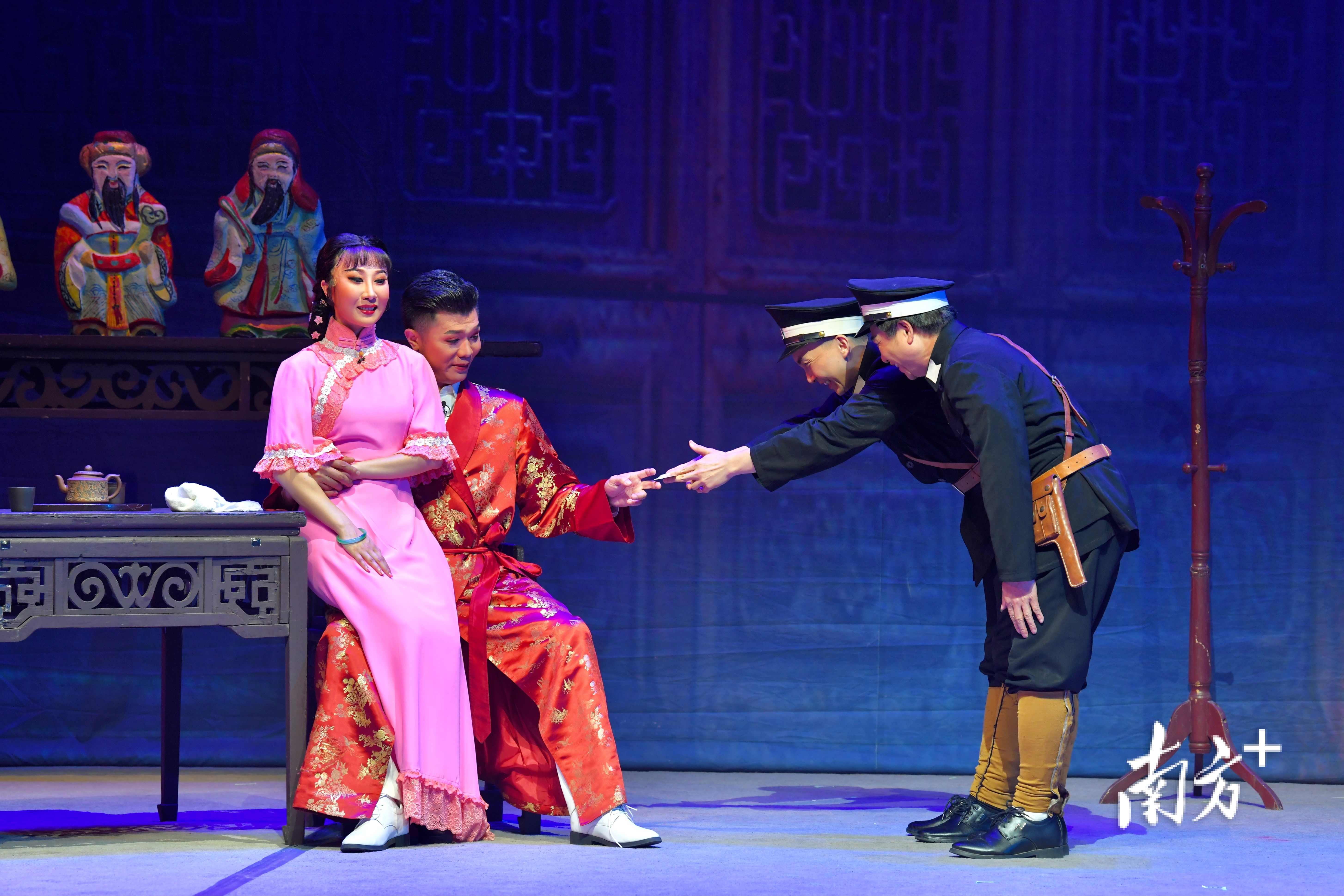 红色现代粤剧刑场上的婚礼在广州上演