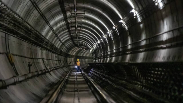 “地下动脉”守护人戴亮：在幽闭空间日行监测五公里，保障地铁线路安全