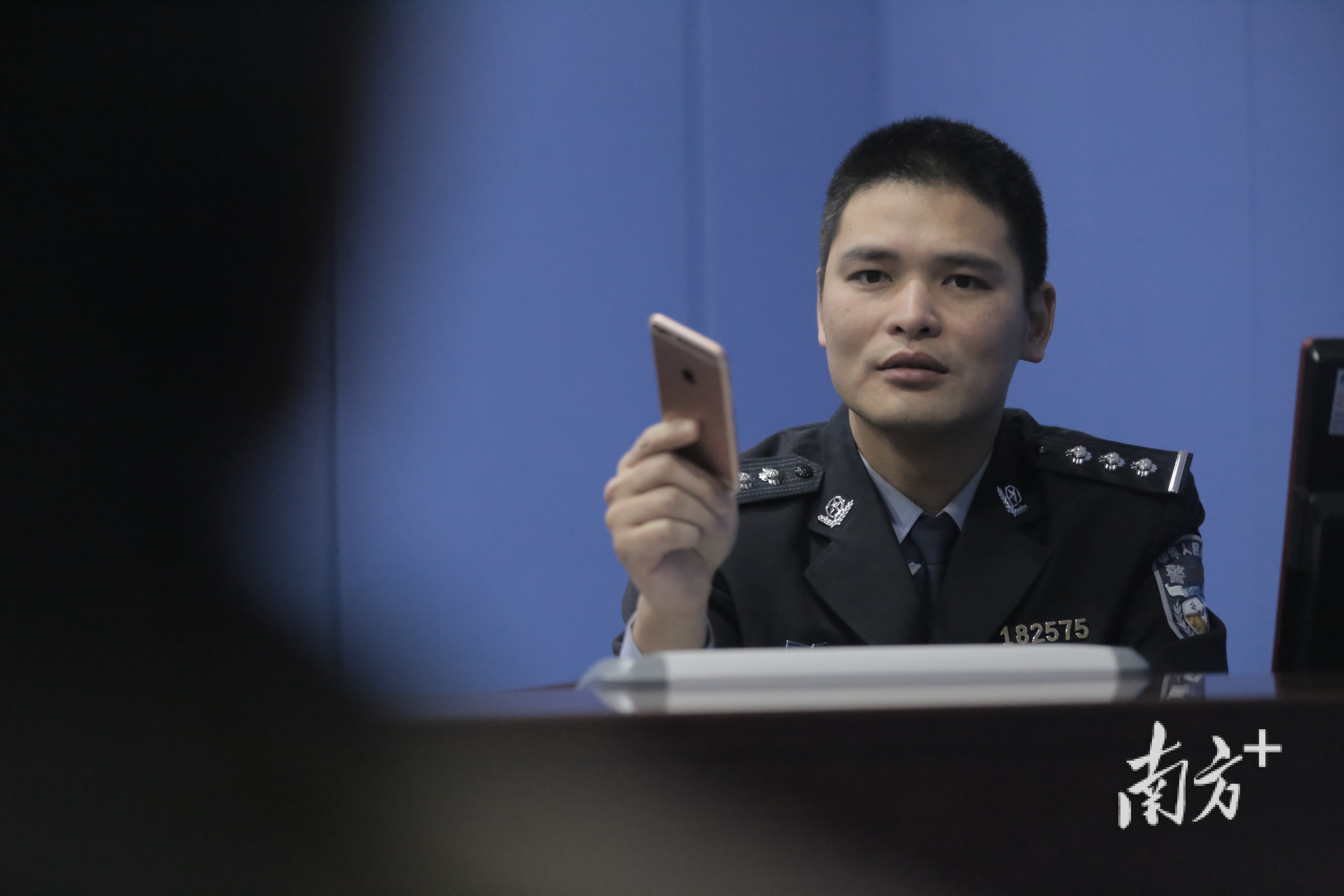 反诈民警陈达华。