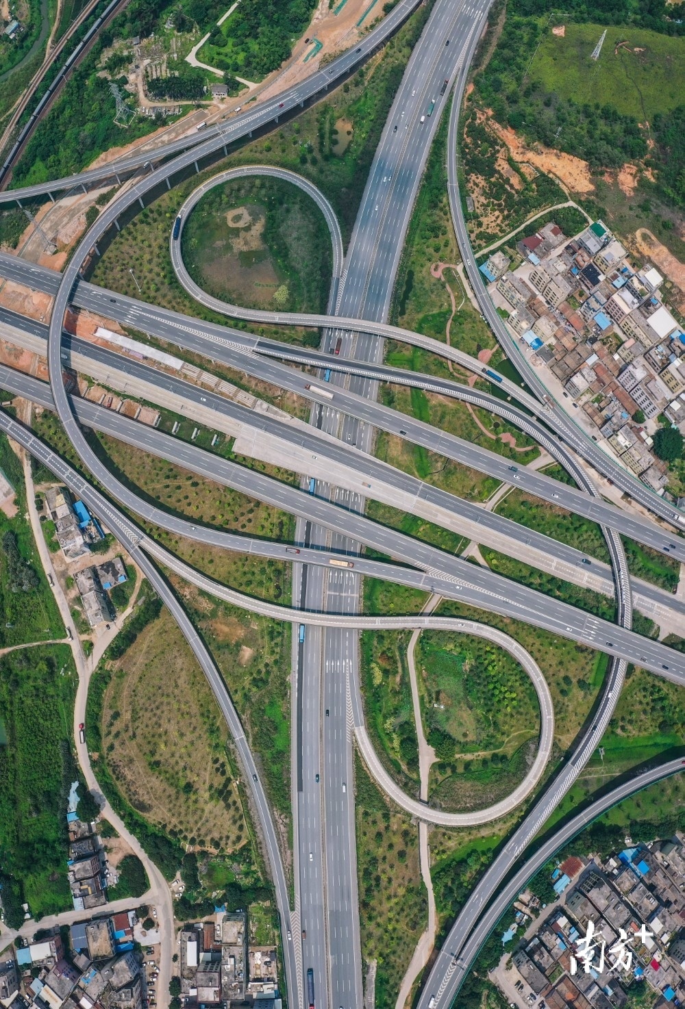 许广高速广州与清远交界。曾亮超 摄 许广高速广州与清远交界。曾亮超 摄