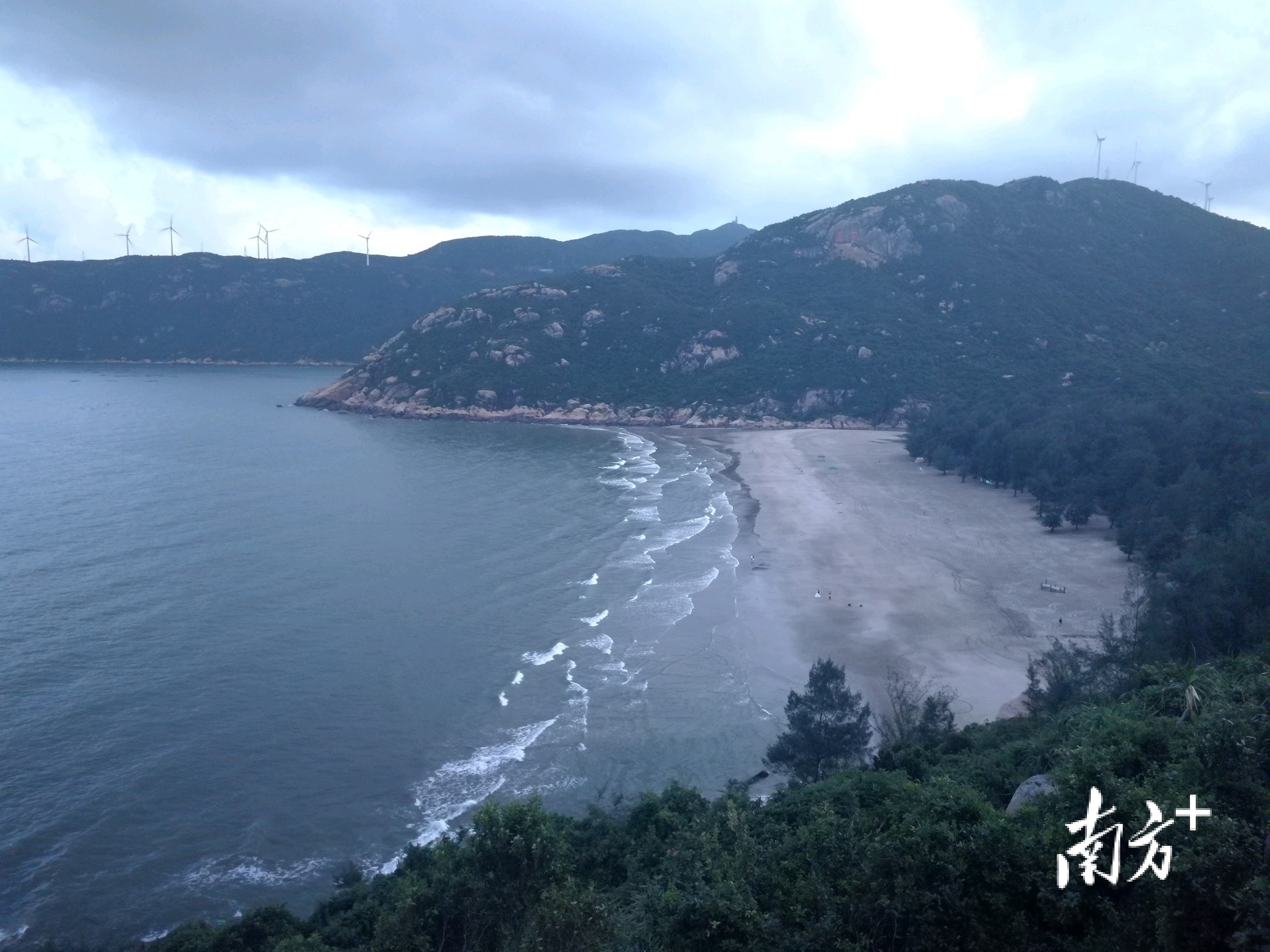 飞沙滩感受海洋生态自然景观。