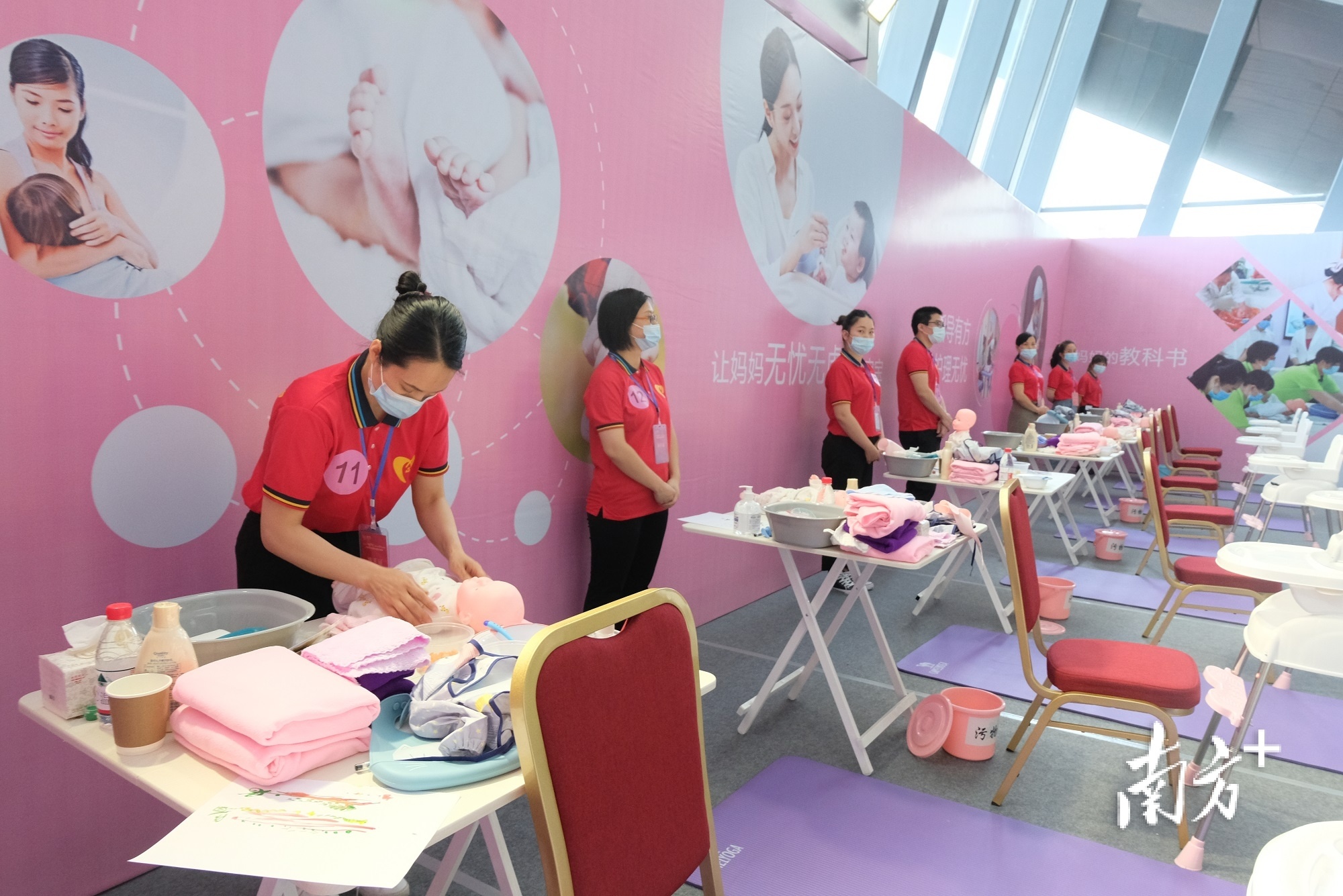 育婴员比赛现场。