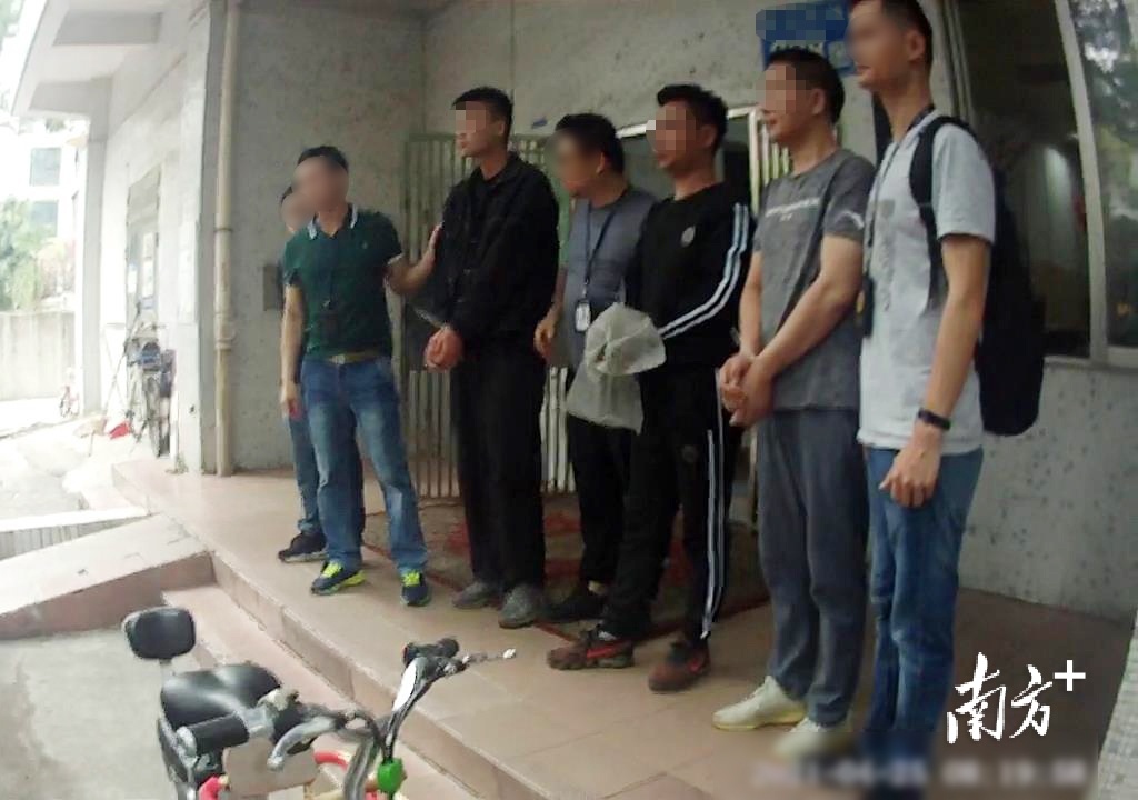 诈骗团伙主要犯罪嫌疑人已被公安机关依法刑事拘留。 诈骗团伙主要犯罪嫌疑人已被公安机关依法刑事拘留。