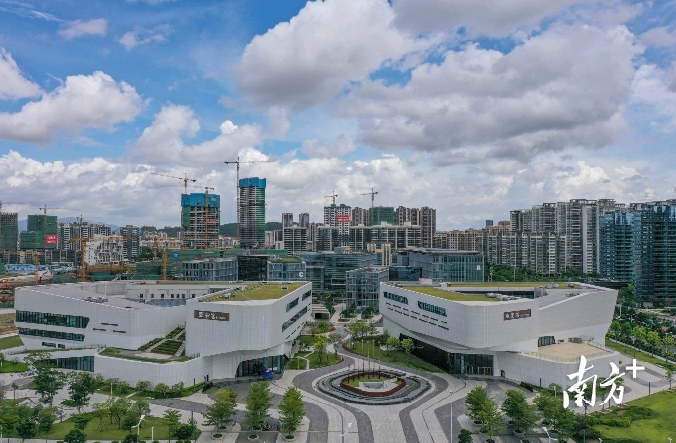 金湾区图书馆是全市最大的公共图书馆,五一期间将举办多场文化活动。