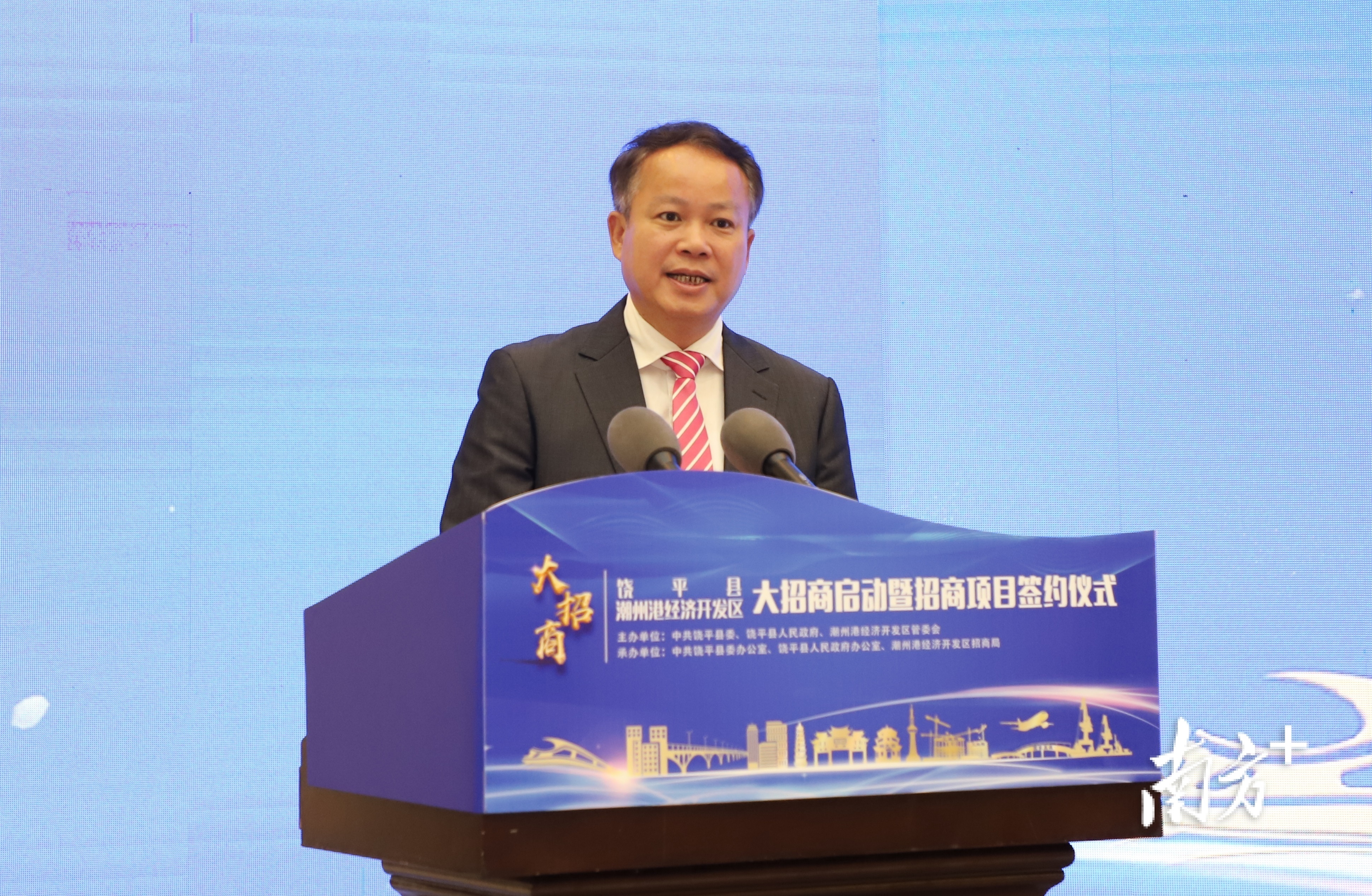 饶平县委书记、潮州港经济开发区党工委书记陈跃庆。