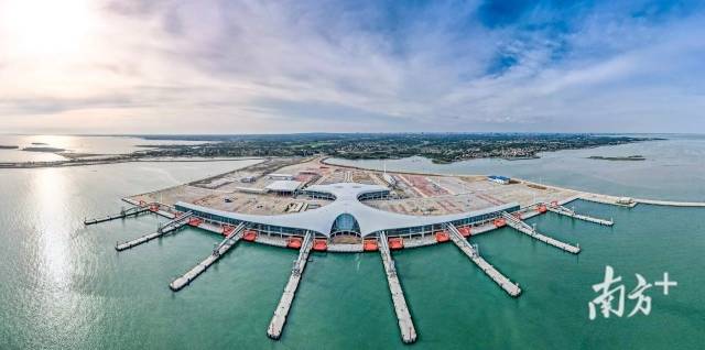 全球最大客货滚装码头——湛江徐闻港。