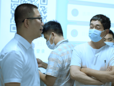 新360行〡站在网约车司机背后的男人：他有3000个兄弟