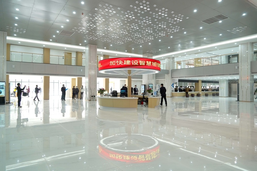 惠州市政务服务大厅。 惠州市政务服务大厅。