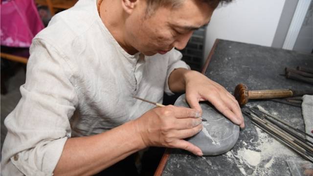 基层宣传文化能人林志明：让恩州奇石走进小学课堂