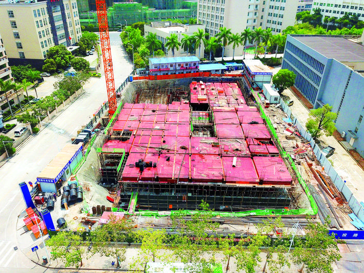 惠州市区江北文成路智慧停车场加紧建设。