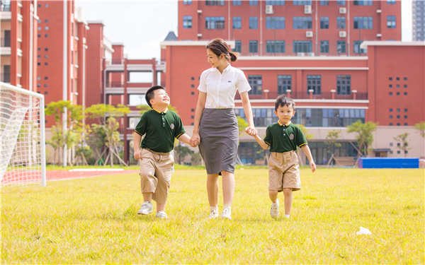  荟成学校可提供小学、初中、高中的优质学位。
