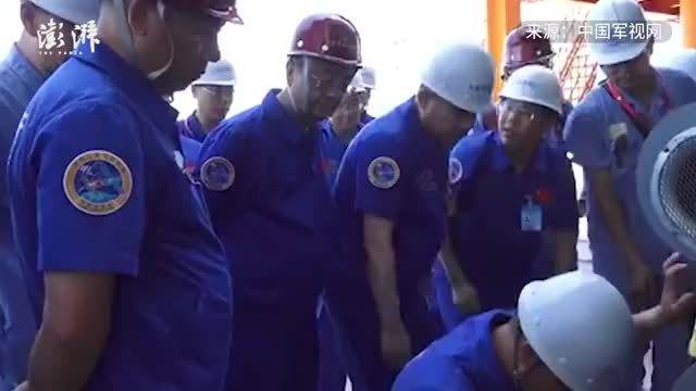 天舟二号货运飞船整装待发，船箭组合体已转运至发射区