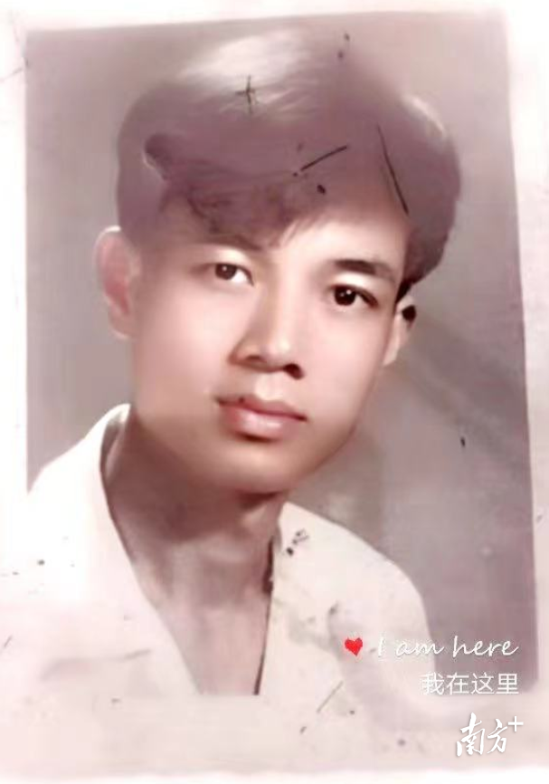 年轻时的李英群。受访者供图 年轻时的李英群。受访者供图