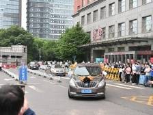 长沙市民夹道送别袁隆平，齐喊“一路走好！”