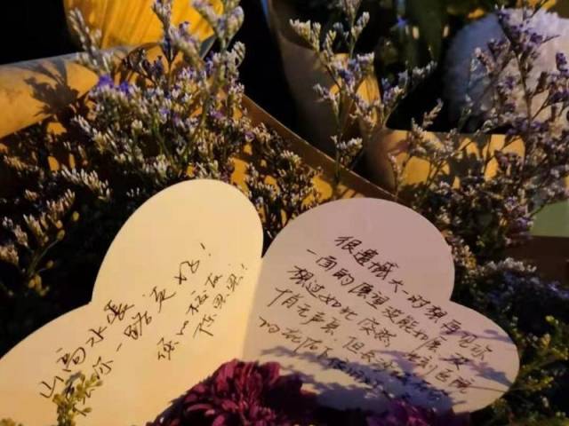 送别袁隆平:母校学子到医院哀悼,年轻农科人称曾备受他鼓舞