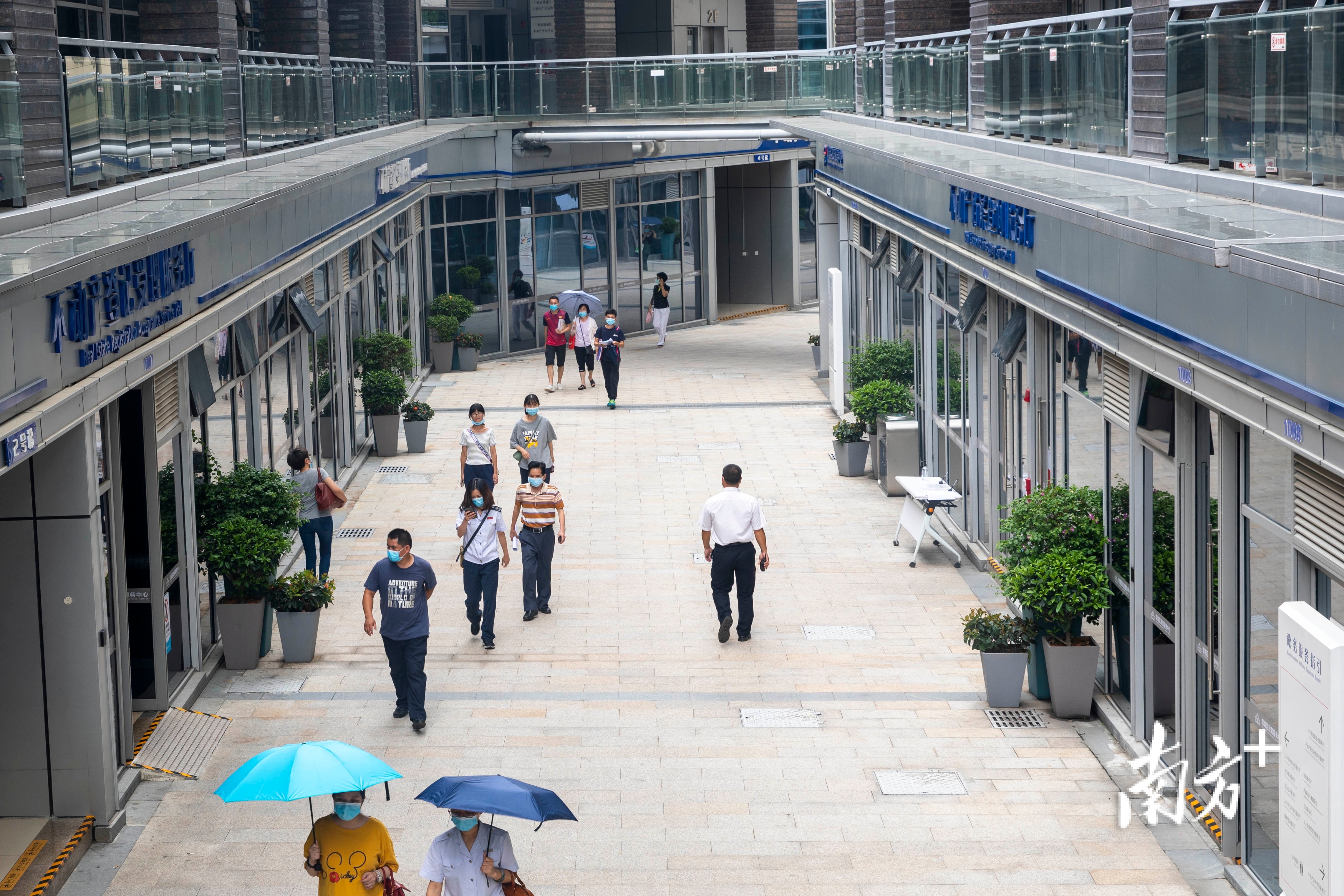 增城区政务服务大厅B区步行街。