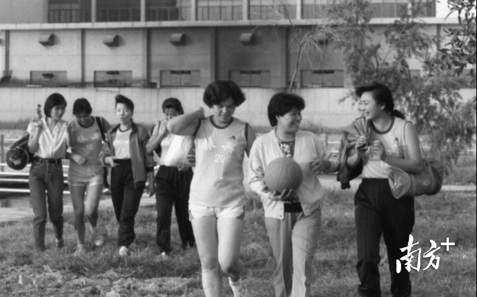 上世纪七八十年代，宏远工业区的女子篮球队，南方日报资料图片