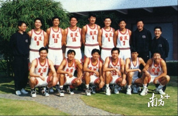 广东宏远篮球俱乐部成立。