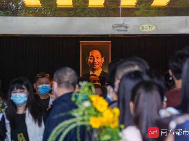 别了,袁老!记录那些送行者中令人动容的瞬间