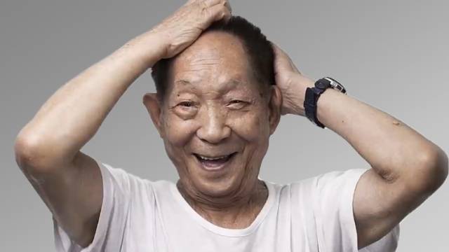 烟花师设计出稻穗状烟花悼念袁隆平院士