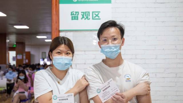 多图直击！珠海疫苗接种点“火热”，市民排队井然有序