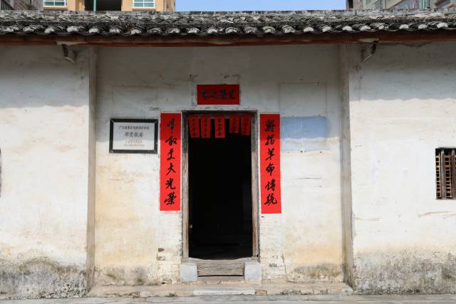 邓发故居家门入口。