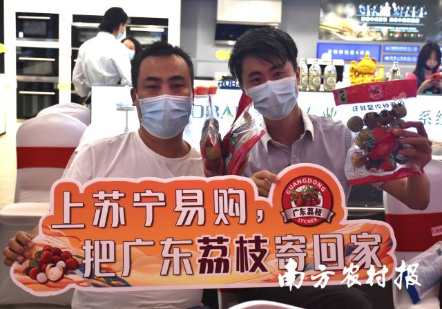 互动抢答中嘉宾获得奖品