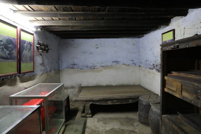 邓发的出生房。