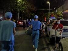 感人一幕！佛山父女向广州支援佛山医护人员敬礼