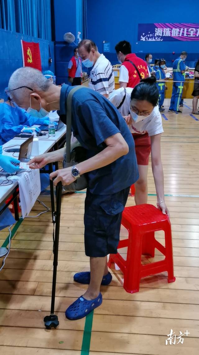 海珠体育中心的核酸检测点