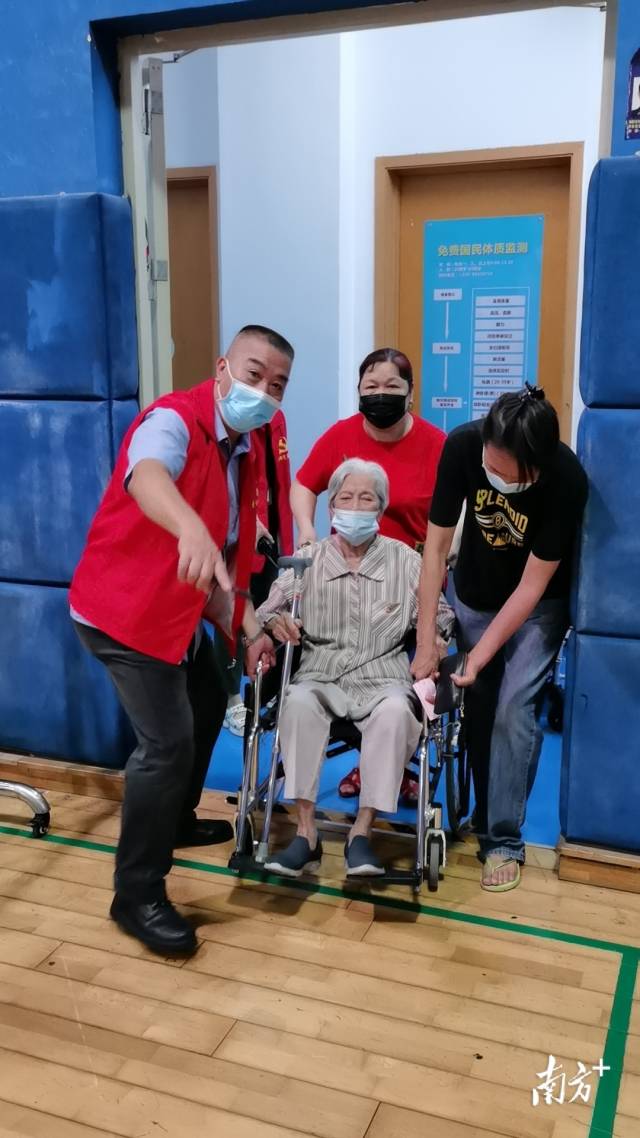 海珠体育中心的核酸检测点