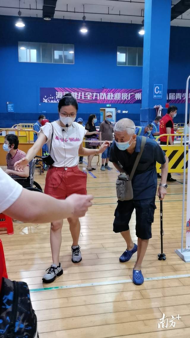 海珠体育中心的核酸检测点