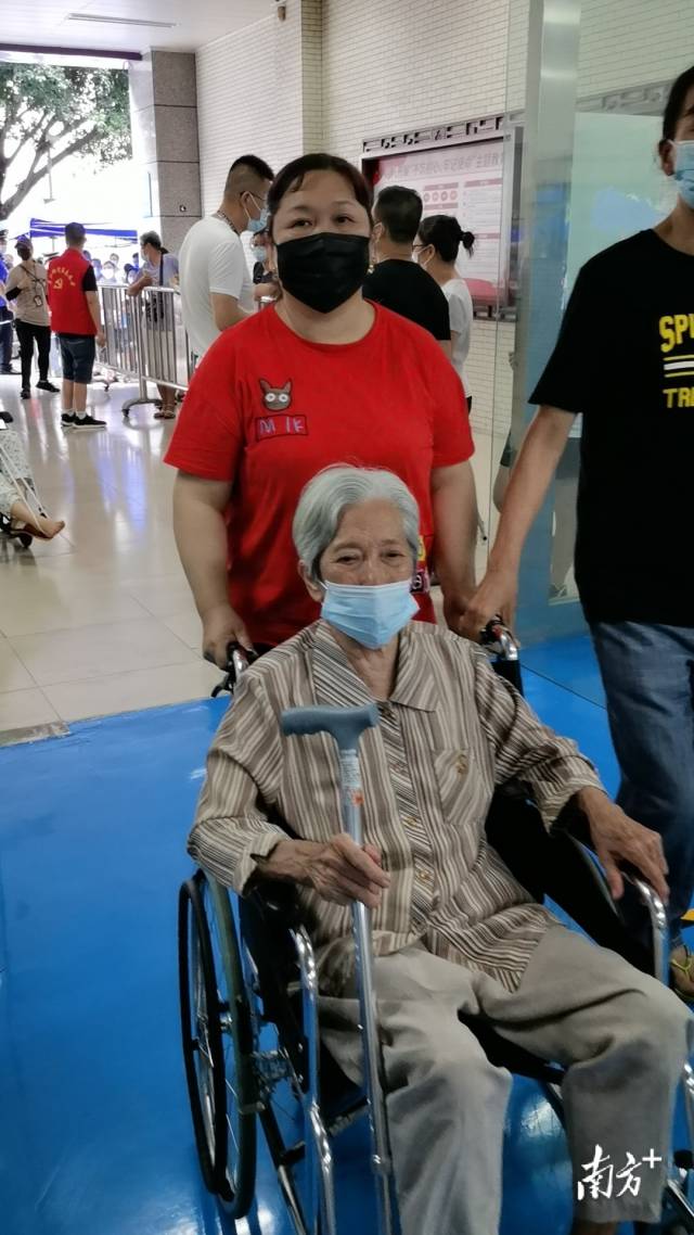 海珠体育中心的核酸检测点