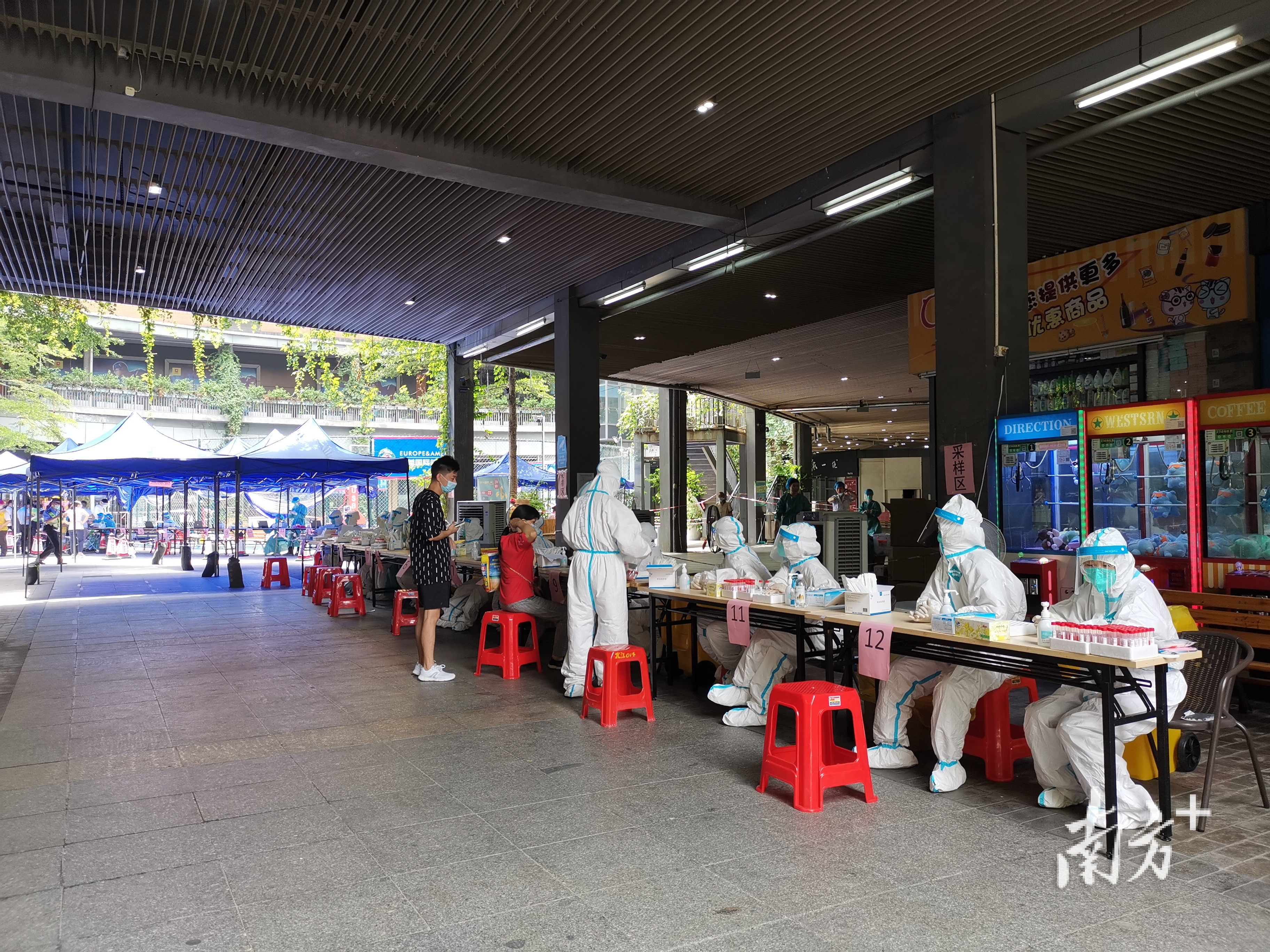 北江社区核酸采样现场井然有序。受访者供图 北江社区核酸采样现场井然有序。受访者供图