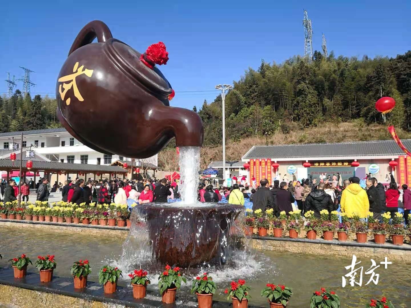 洛阳“茶旅小镇”(赖南坡摄)