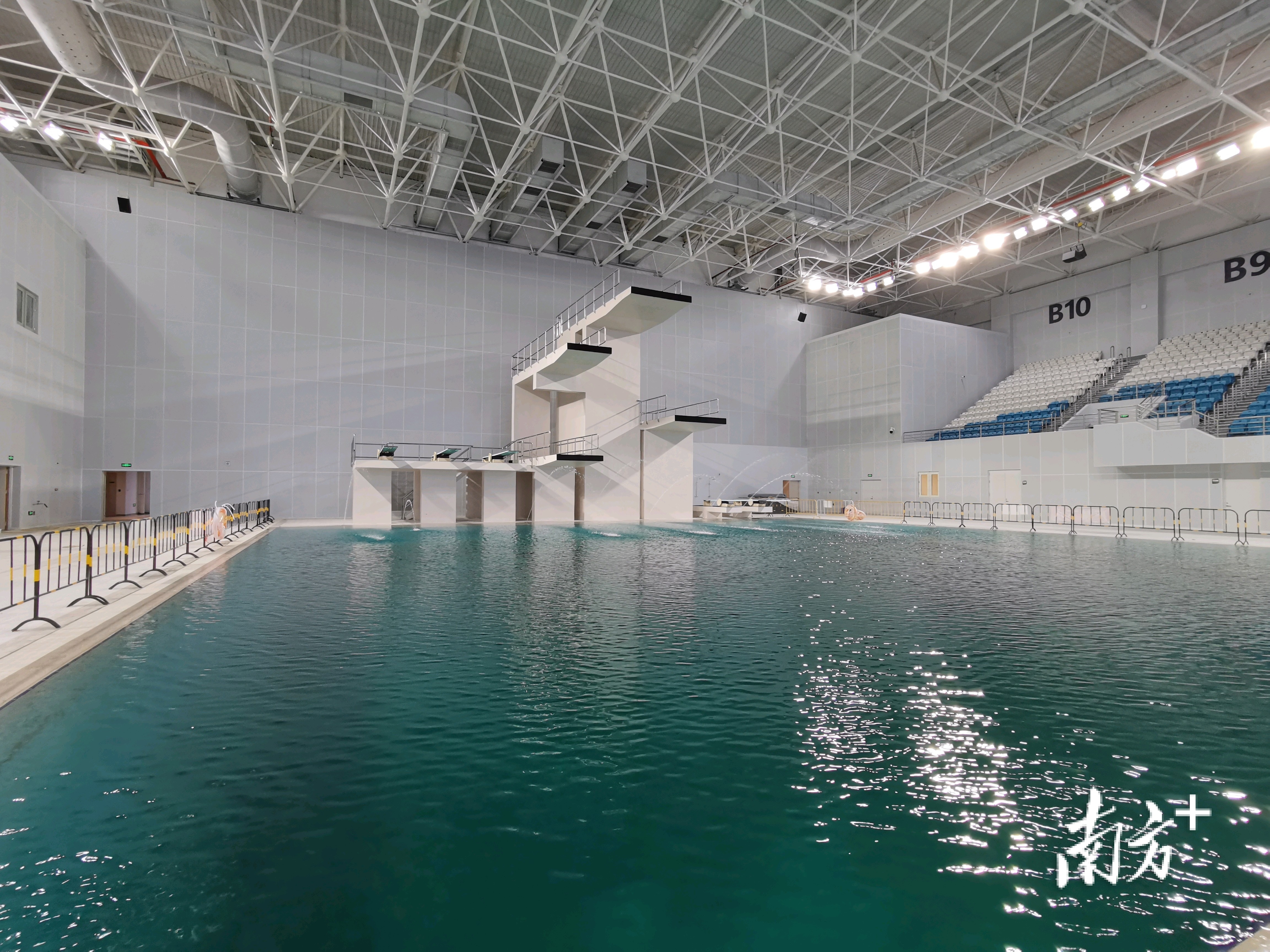 珠海市体育中心游泳馆图片