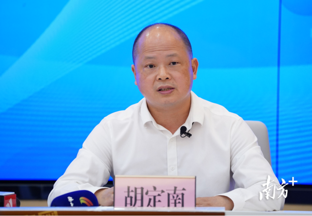 佛山市教育局副局长胡定南。