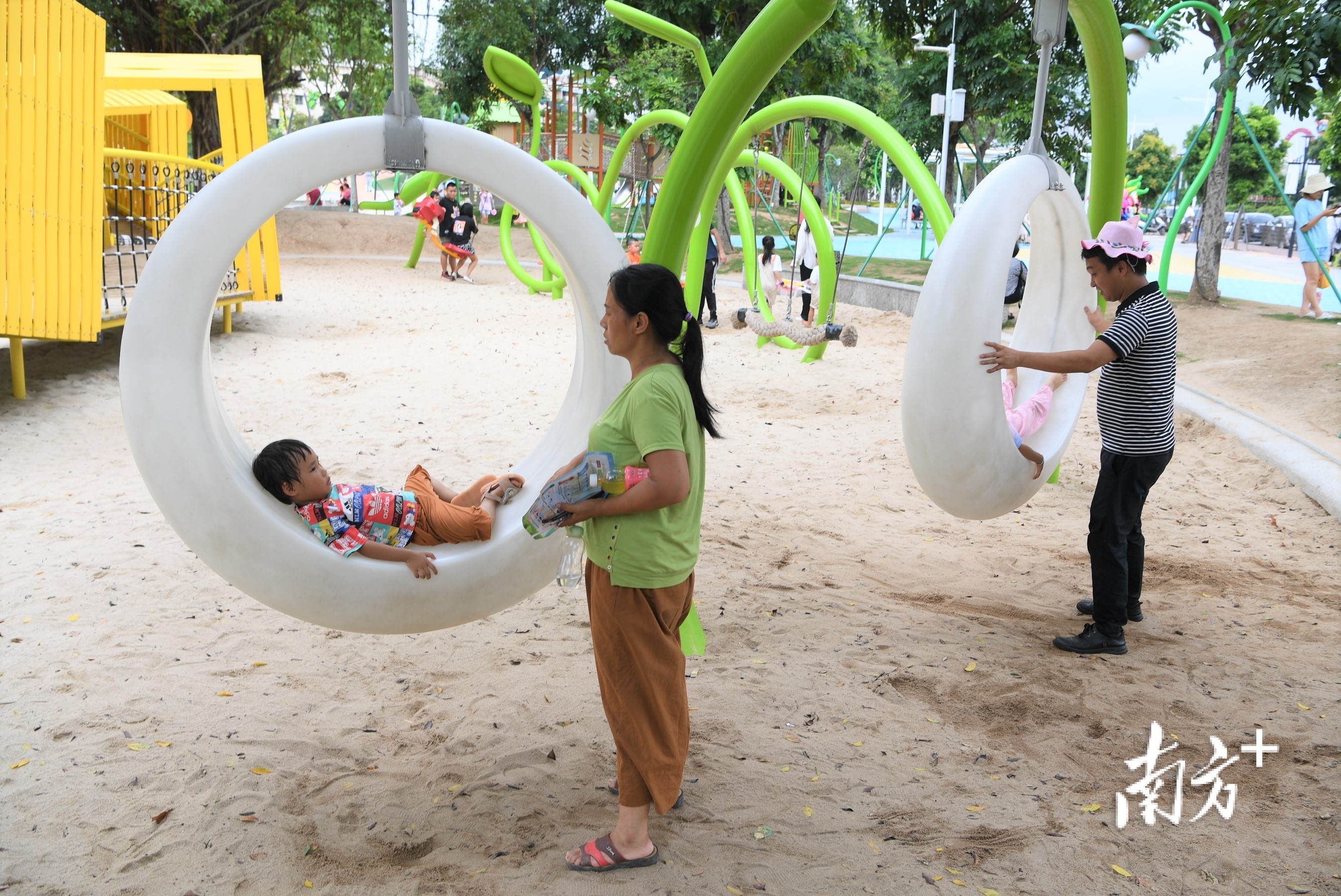 休闲一下。杨兴乐摄