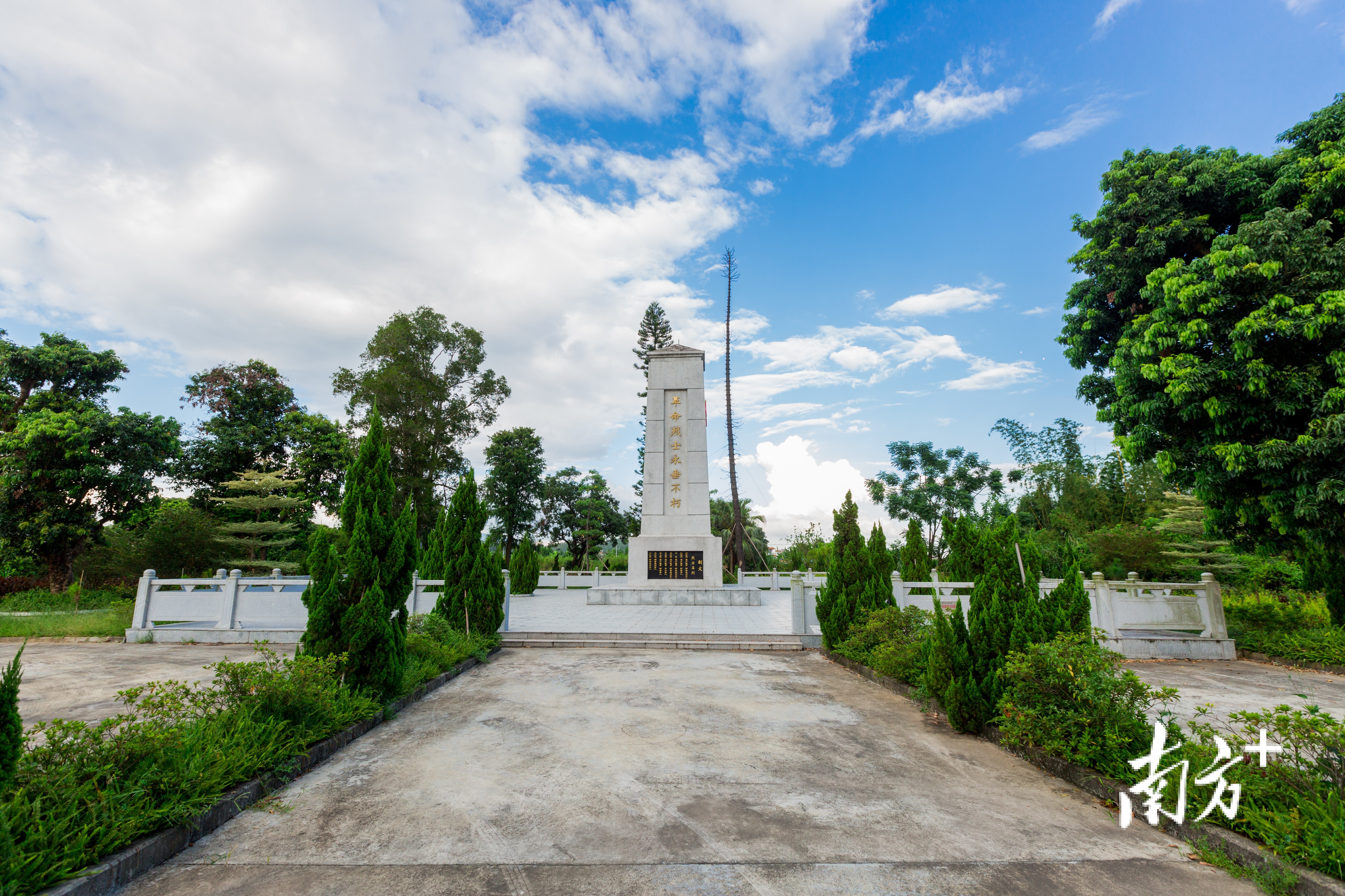 在江门市新会区大泽镇田金村,一座革命烈士纪念碑蕴藏的红色历史,吸引着八方来客。受访者供图 在江门市新会区大泽镇田金村,一座革命烈士纪念碑蕴藏的红色历史,吸引着八方来客。受访者供图