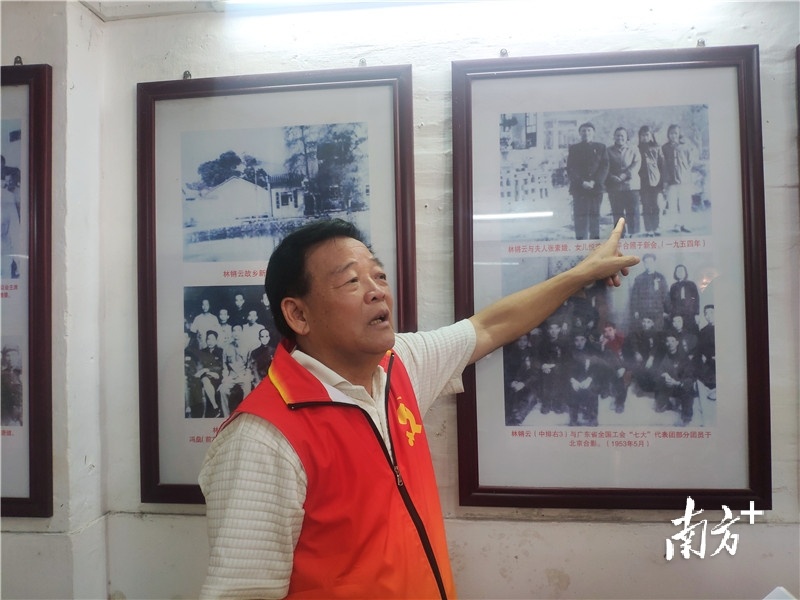 林锡庆讲述林锵云的革命事迹。黄绍侦 摄