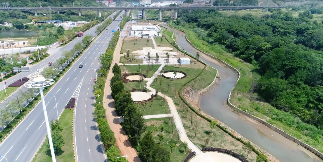 立交桥运动公园航拍图。