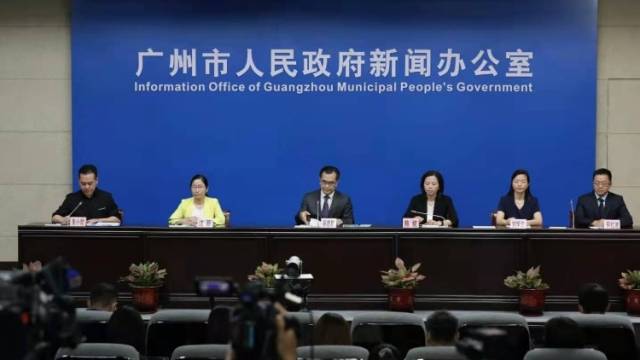 广州这五类高考生将“一对一”接送，驾驶员均穿防护服