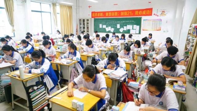今天，珠海省实金湾学校考点开放给高考生看场！