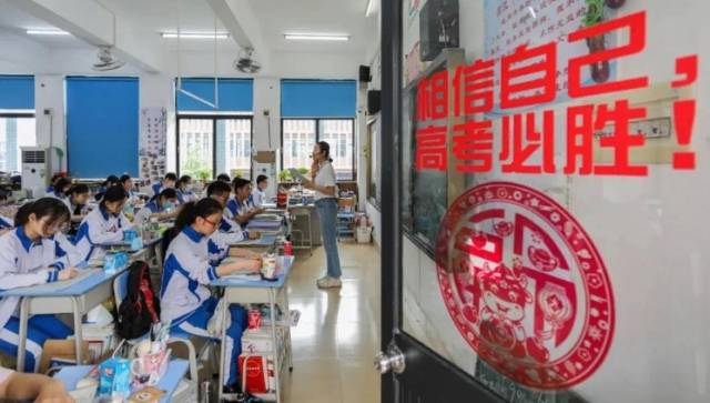 足不出户！广州高考生 “云踩点”